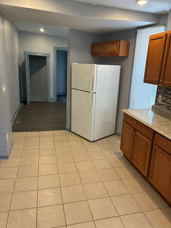 Foto del edificio - 2832 Parkwood Ave
