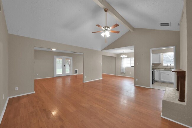 Building Photo - 16858 Gleneagle Dr N
