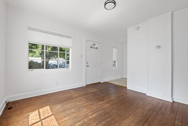 Building Photo - 4202 Avenue C