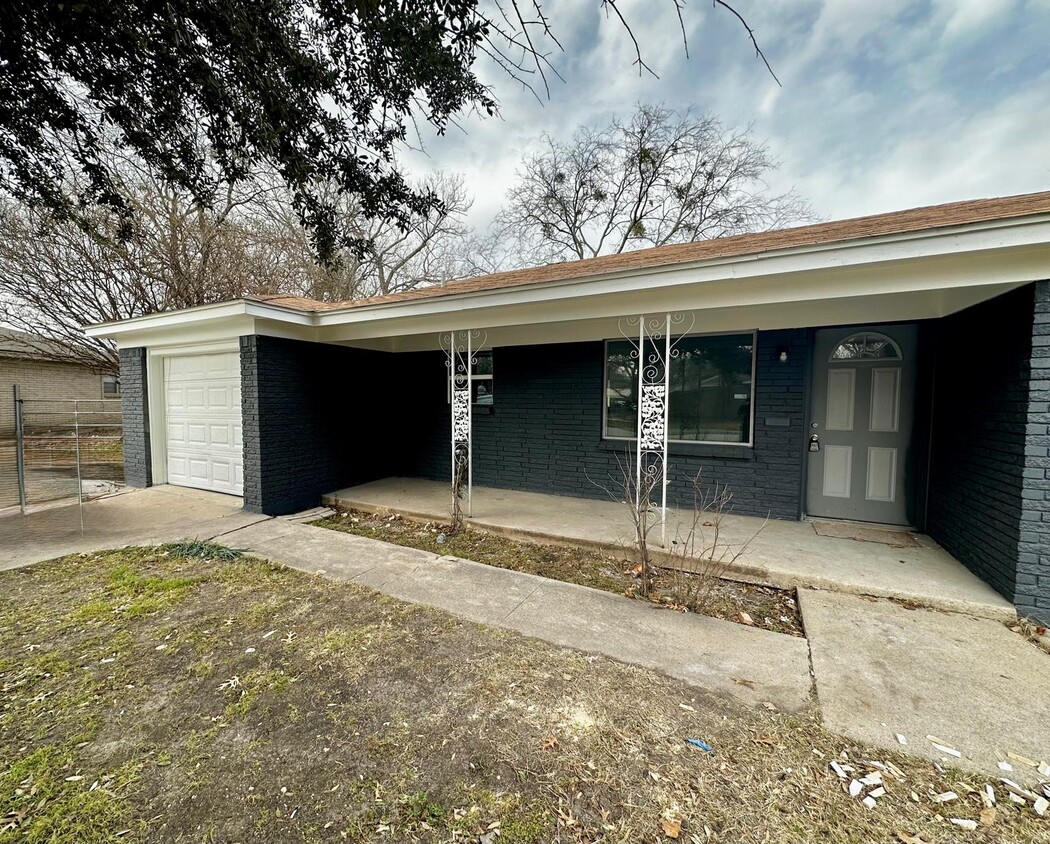 Foto principal - 412 Parkside Dr