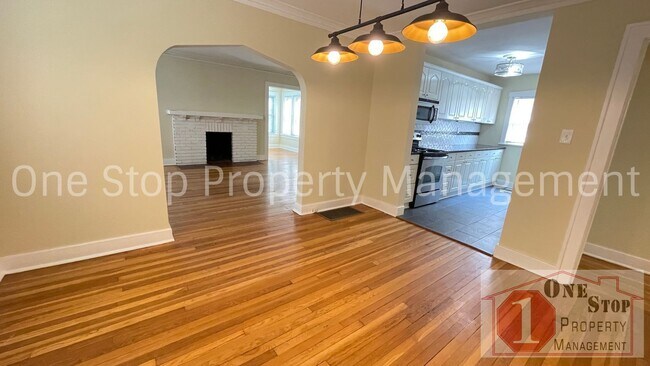 Foto del edificio - Charming 2-bedroom, 1-bath Duplex in Kansa...