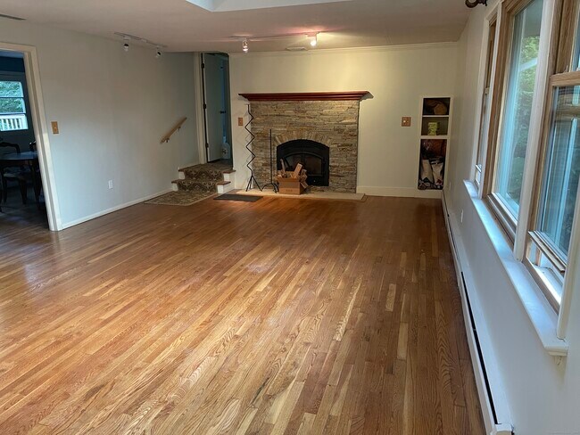 Foto del edificio - 5 Inwood Ln