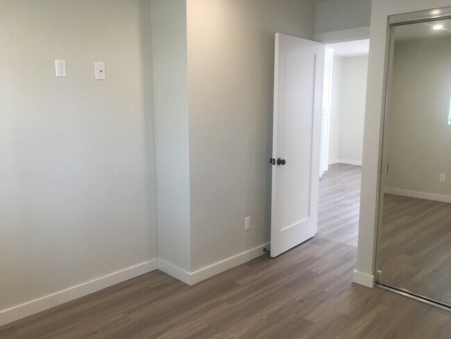 Building Photo - SDS T 1451-1451 1/2 A &amp; B
