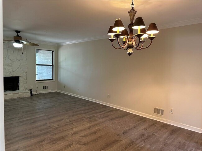 Building Photo - 520 Gardenia Ln NE