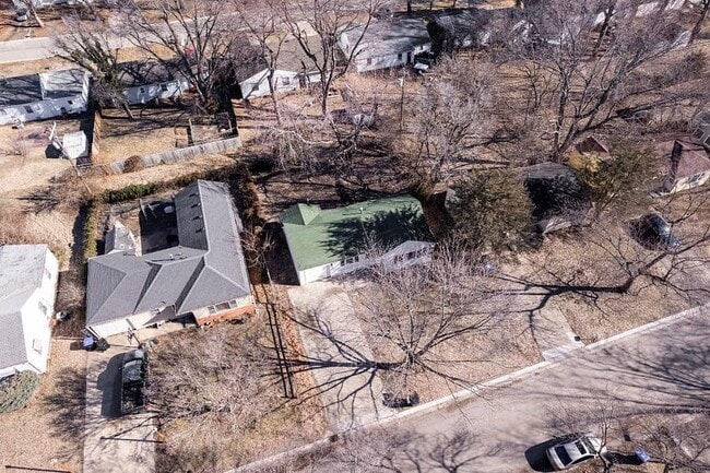 Foto del edificio - 2412 SW Mission Ave