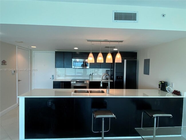 Foto del edificio - 665 NE 25th St
