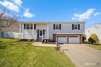 Building Photo - 25 Greenview Dr