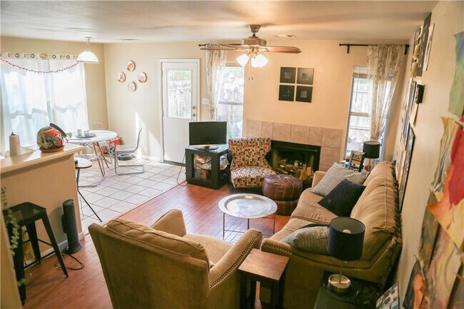 Foto del edificio - 1708 E 17th St