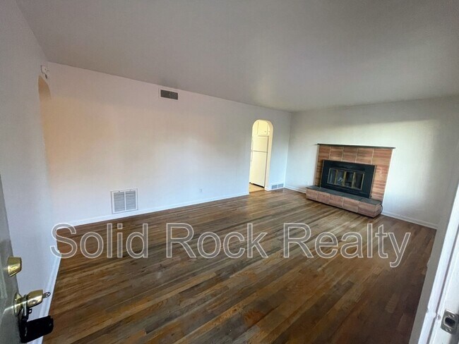 Building Photo - 513 W Uintah St