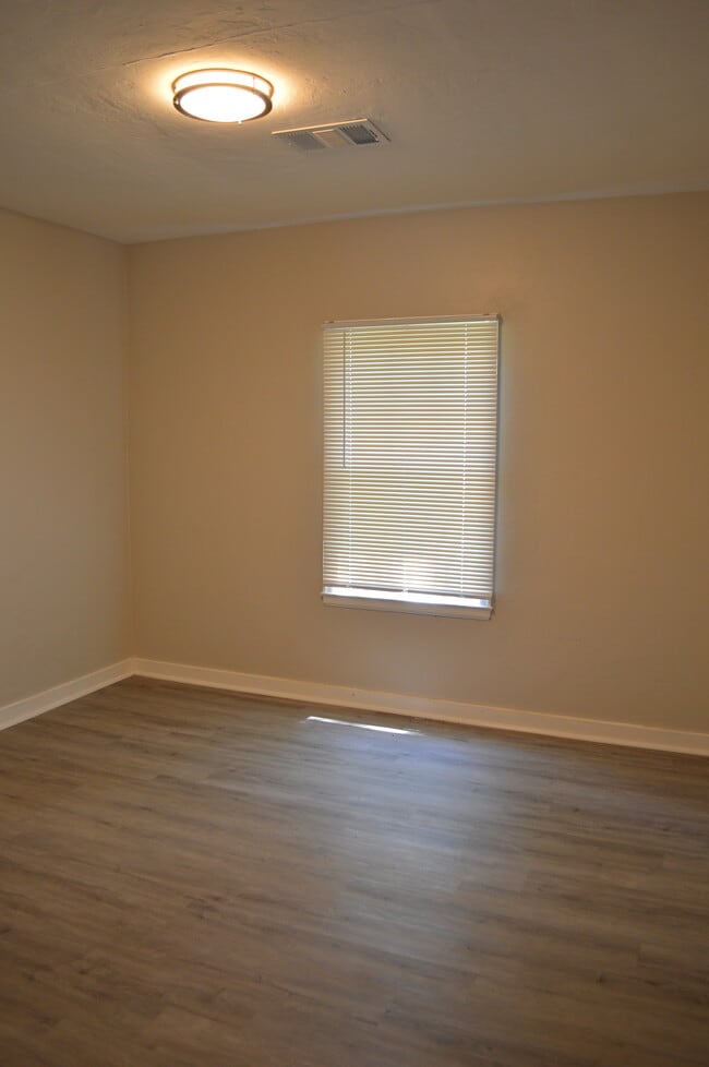 Foto del edificio - 1235 E 55th St