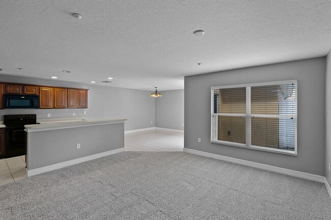 Building Photo - 2/2.5/2 Plus Loft in Gated Winter Garden C...