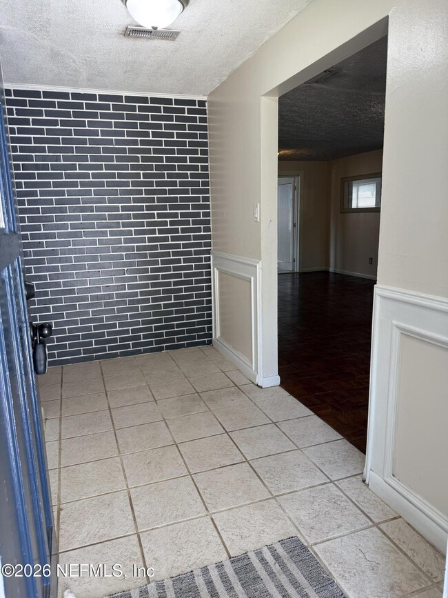 Building Photo - 5143 Camellia Cir S