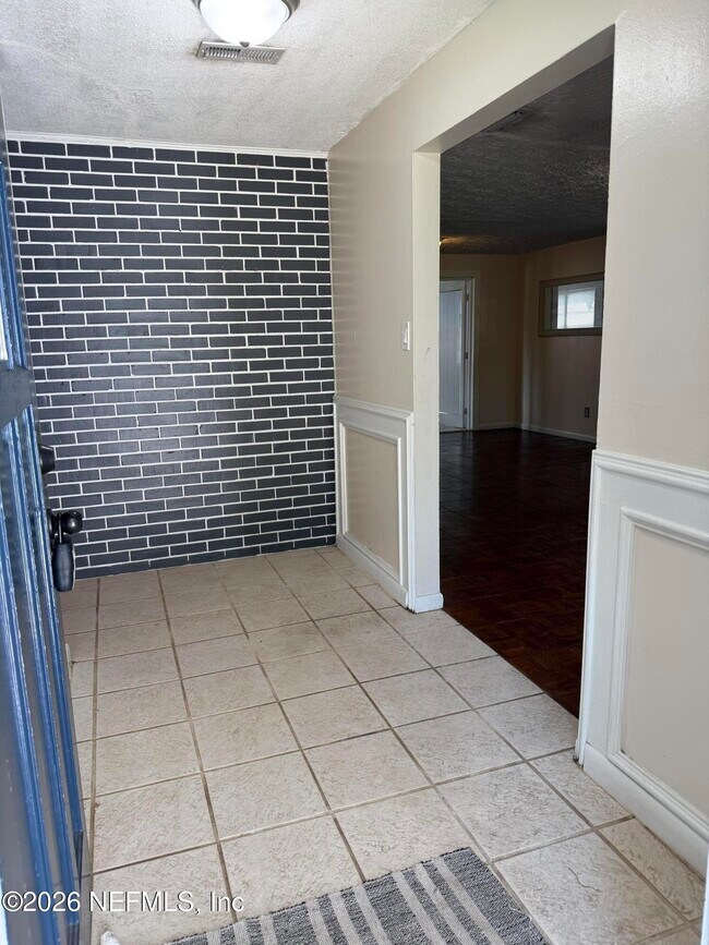 Foto del edificio - 5143 Camellia Cir S