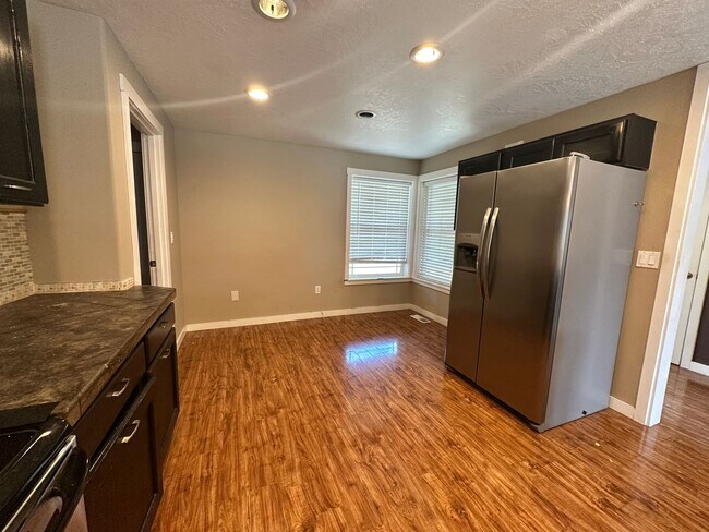 Foto del edificio - new carpet installed, 600sqft bonus room with large RV/Boat parking space