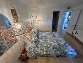 Building Photo - 755 Saturn St