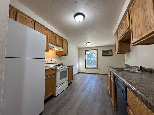 Building Photo - Noble Estates |||