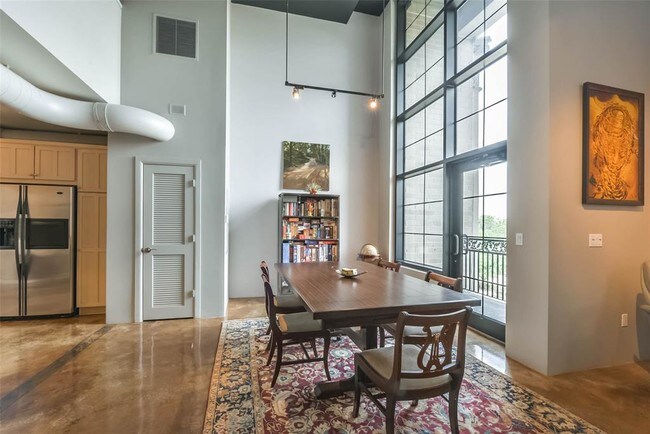 Foto del edificio - 1005 S Shepherd Dr