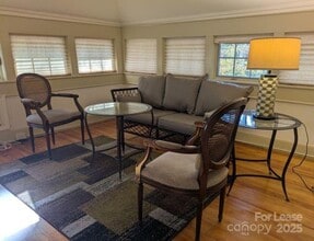 Building Photo - 220 Melrose Cir