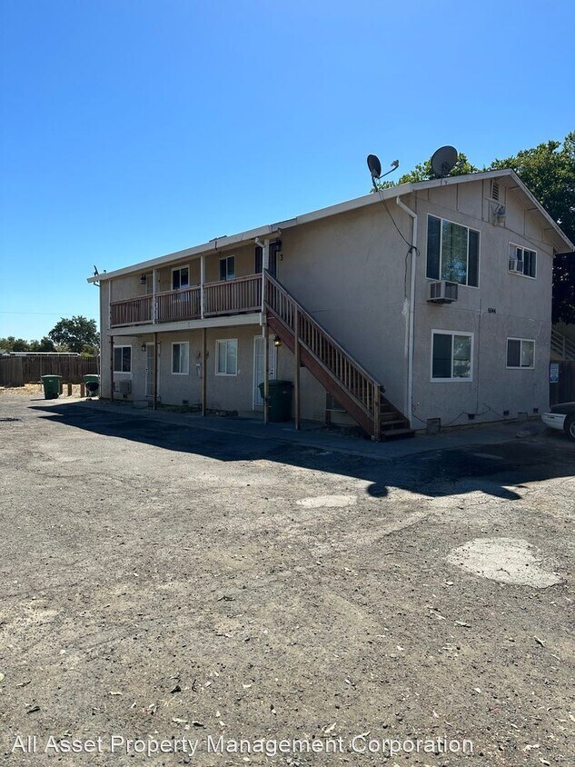Foto principal - 2 br, 1 bath House - 6044 Marysville Blvd #1