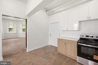 Building Photo - 6012 Ridge Ave