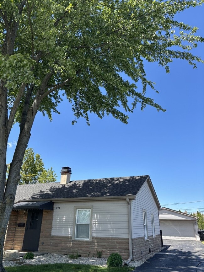 Building Photo - 8122 W Winnemac Ave