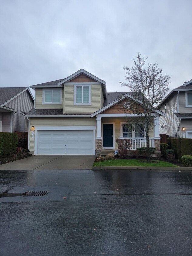 Cozy 4 bd 2.5 bath in Lakeland Hills House Rental in Auburn, WA