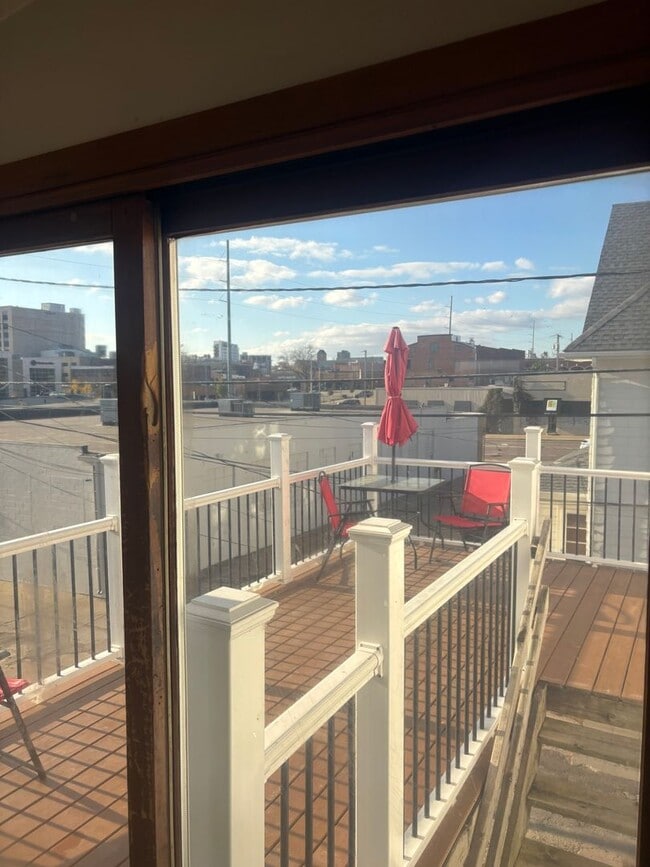 Building Photo - 317 8th St SE