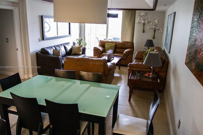 Foto del edificio - 10700 NW 66th St