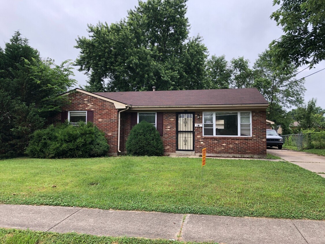 Primary Photo - Nice 3 Bedroom 1 Bathroom Ranch