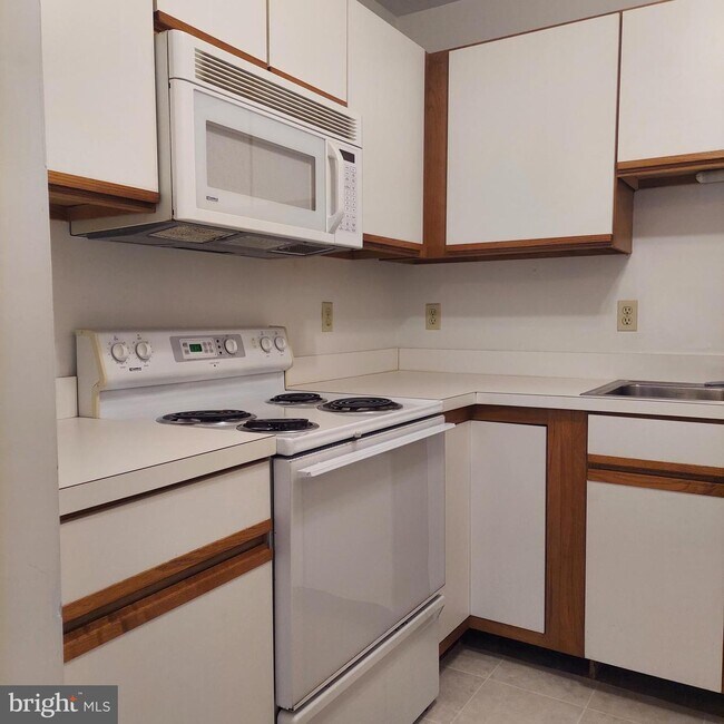 4065 Rose Bud Ct, Edinburg, VA 22824 Room for Rent in Edinburg, VA