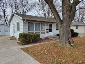 Building Photo - 2023 Valley Park Dr