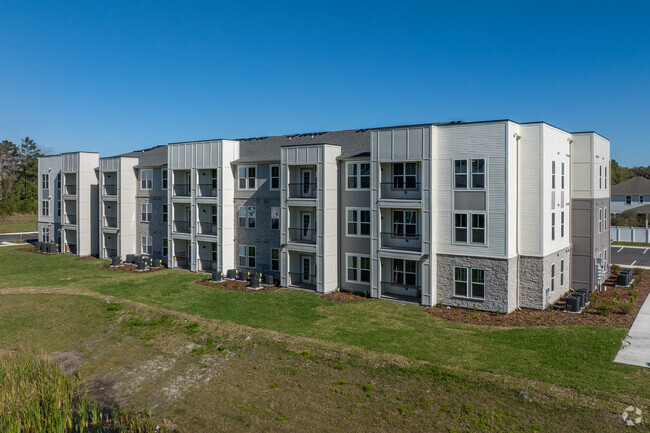Building Photo - The Pointe at Davis Creek