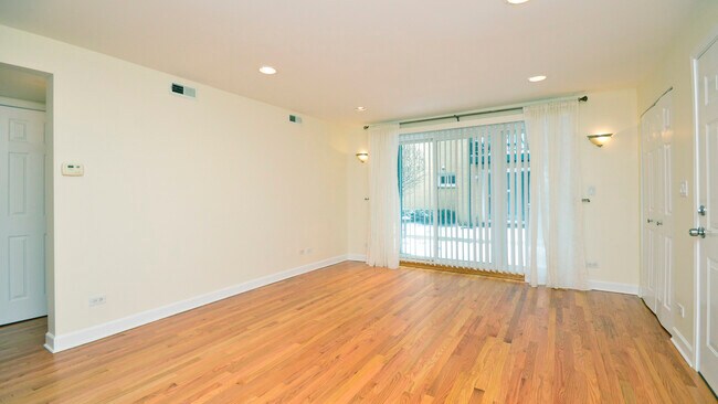 Building Photo - 721 Seward St