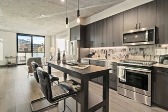 Building Photo - 195 N Ada St