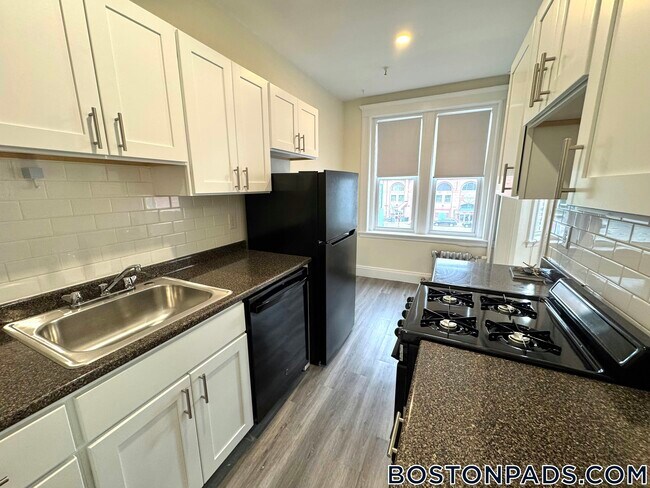 Building Photo - 1167 Boylston St