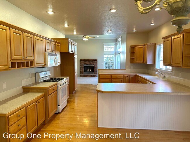 Building Photo - 4 br, 3 bath House - 5350 N Beethoven Ave