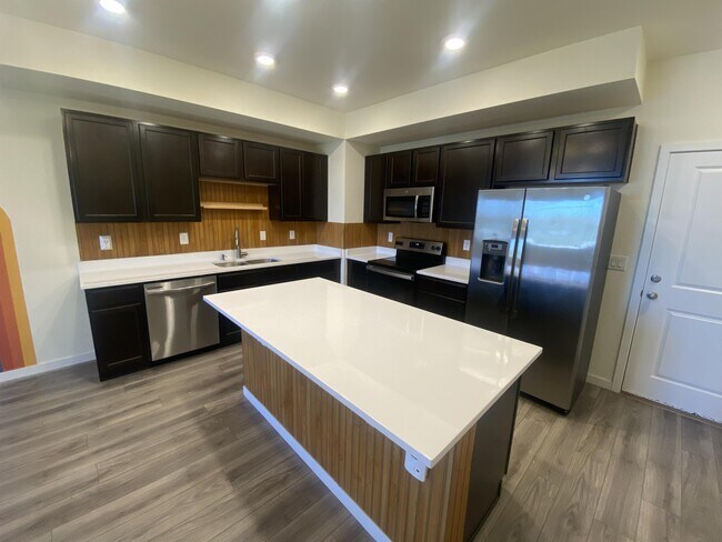 Foto del edificio - 885 E 98th Ave
