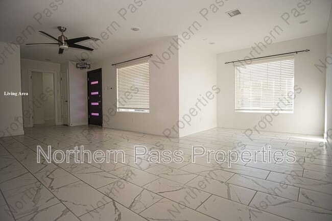 Building Photo - 10404 Helican Pl