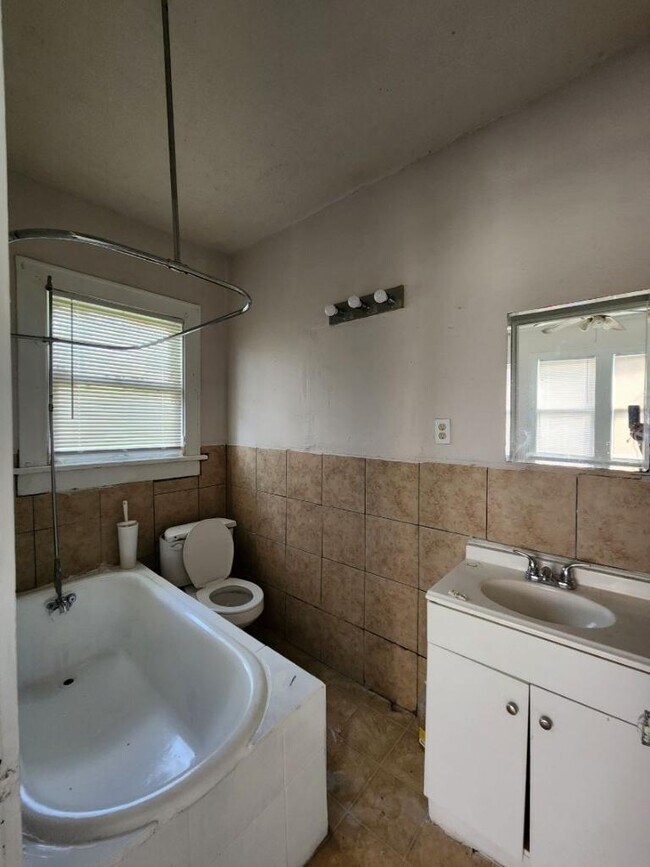 Bathroom - 2619 Wilkinson Ave