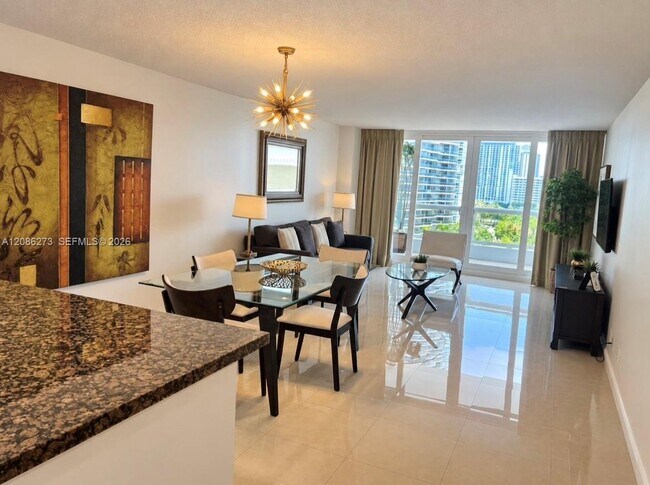 Foto del edificio - 1717 N Bayshore Dr