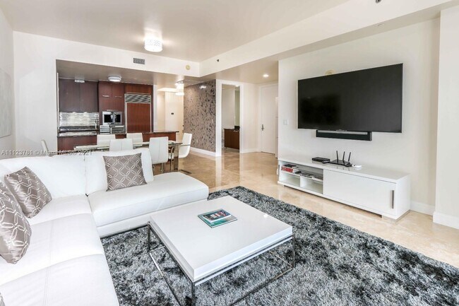 Building Photo - 15811 Collins Ave