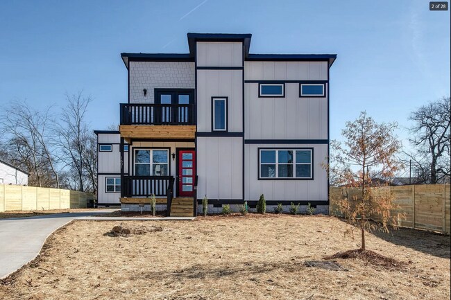 Building Photo - 2 bd/2 bth. Fiber Internet included, gated...