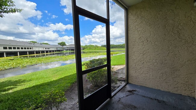 Building Photo - First Floor Lakefront Condo in Altamonte S...
