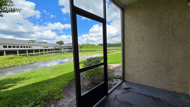 Foto del edificio - First Floor Lakefront Condo in Altamonte S...