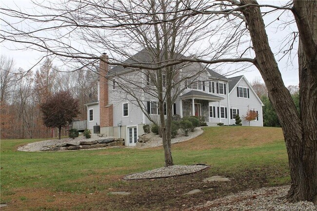Building Photo - 9 Fox Run