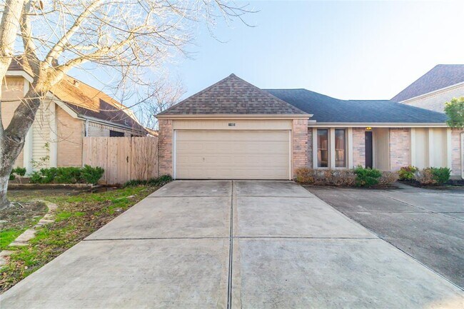 Building Photo - 11835 Oak Meadow Dr