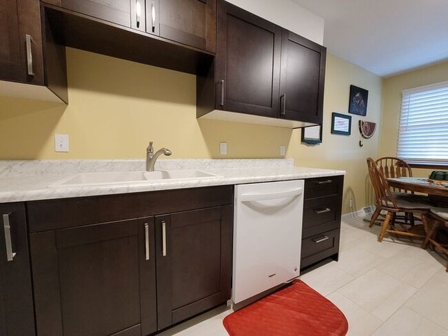 Short Term Lease - Furnished 3 Bedroom Duplex - Short Term Lease - Furnished 3 Bedroom Duplex House