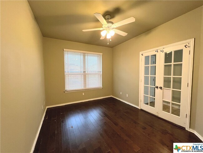 Building Photo - 3903 Ozark Dr