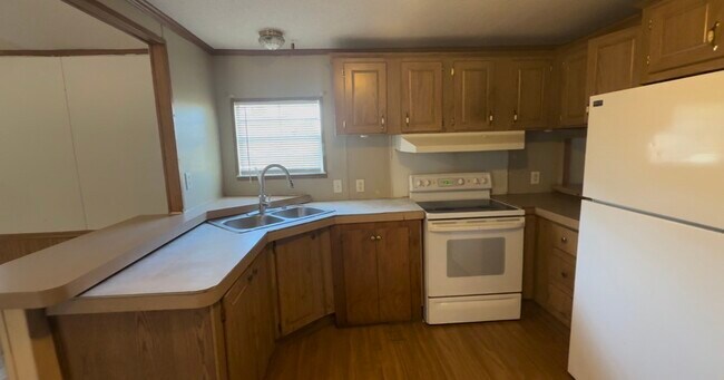 Building Photo - 115 Mary Dr