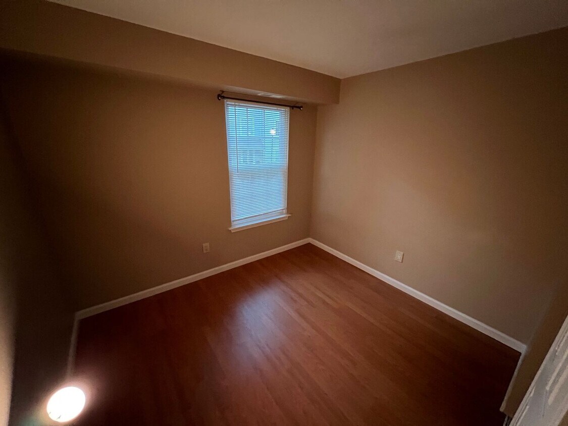 Foto principal - Newtown Grant 2 bedroom condo available Jul 1